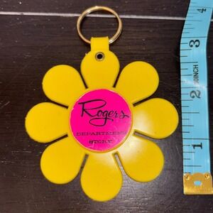 Vintage Rogers Department Store Daisy Keychain Yellow Pink Flower Retro 60s 70s
